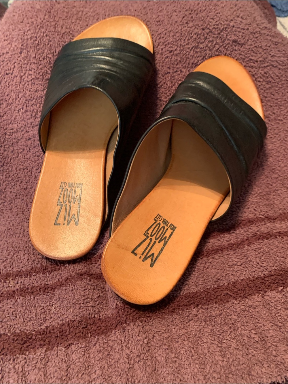 Miz Mooz Black leather ~ Slide Mules size 8 • classic fashion